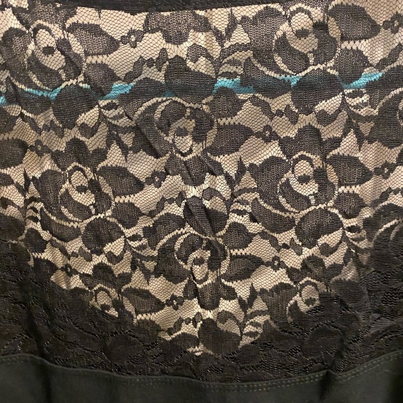 NWT Torrid 1 Blouse Black Stretch Lace Arm Top 1X Shirt Body Hugging - Picture 7 of 8